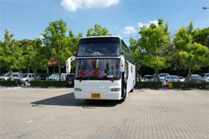 泰国巴士租赁. 巴士租赁30个座位. 曼谷, 曼谷机场,芭堤雅, 廊曼机场, 罗勇绊佩, 华欣, 罗勇, 象岛